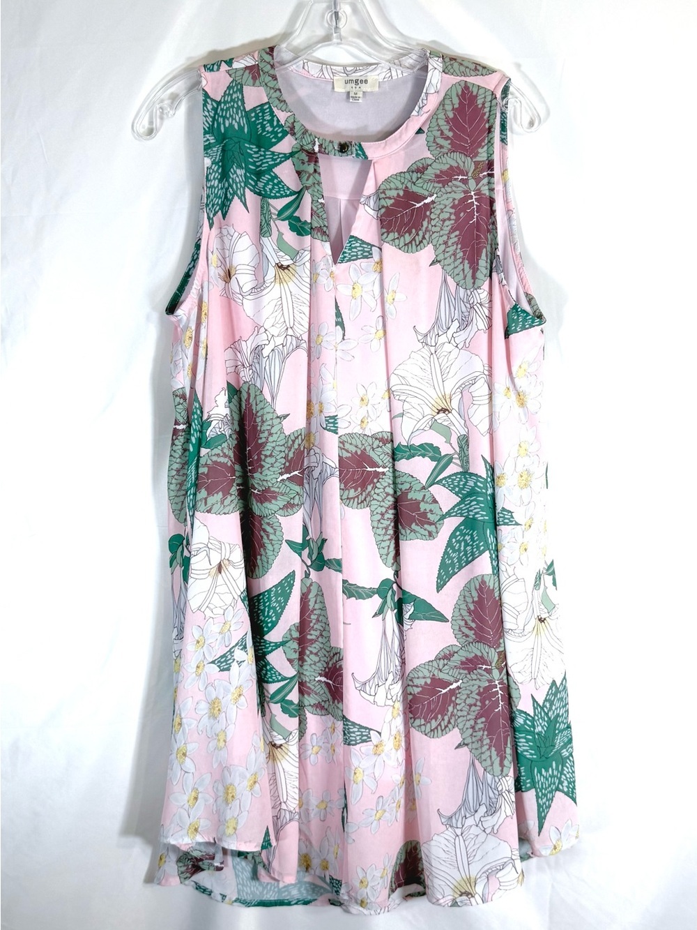 Umgee Sleeveless Breezy Floral Swing Dress With A Round Neckline Size Medium